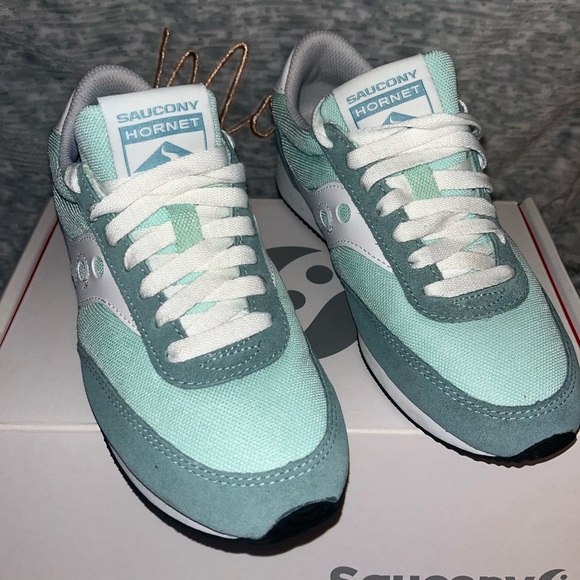 Saucony Shoes - 🤍Saucony Womens Hornet Sneaker🤍